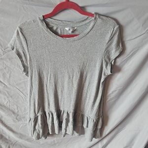 crown & ivy Heather Gray Ruffle Hem Tee